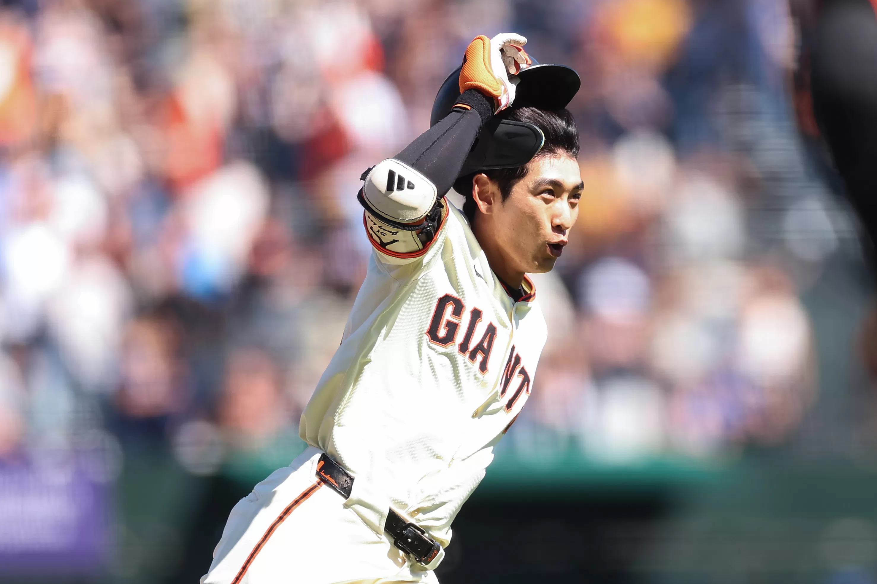SF Giants outfielder Jung Hoo Lee briefly detained at LAX