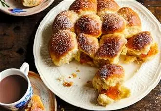 Looking for the ideal treat for Mother’s Day? Try this sensational tear and share brioche cake