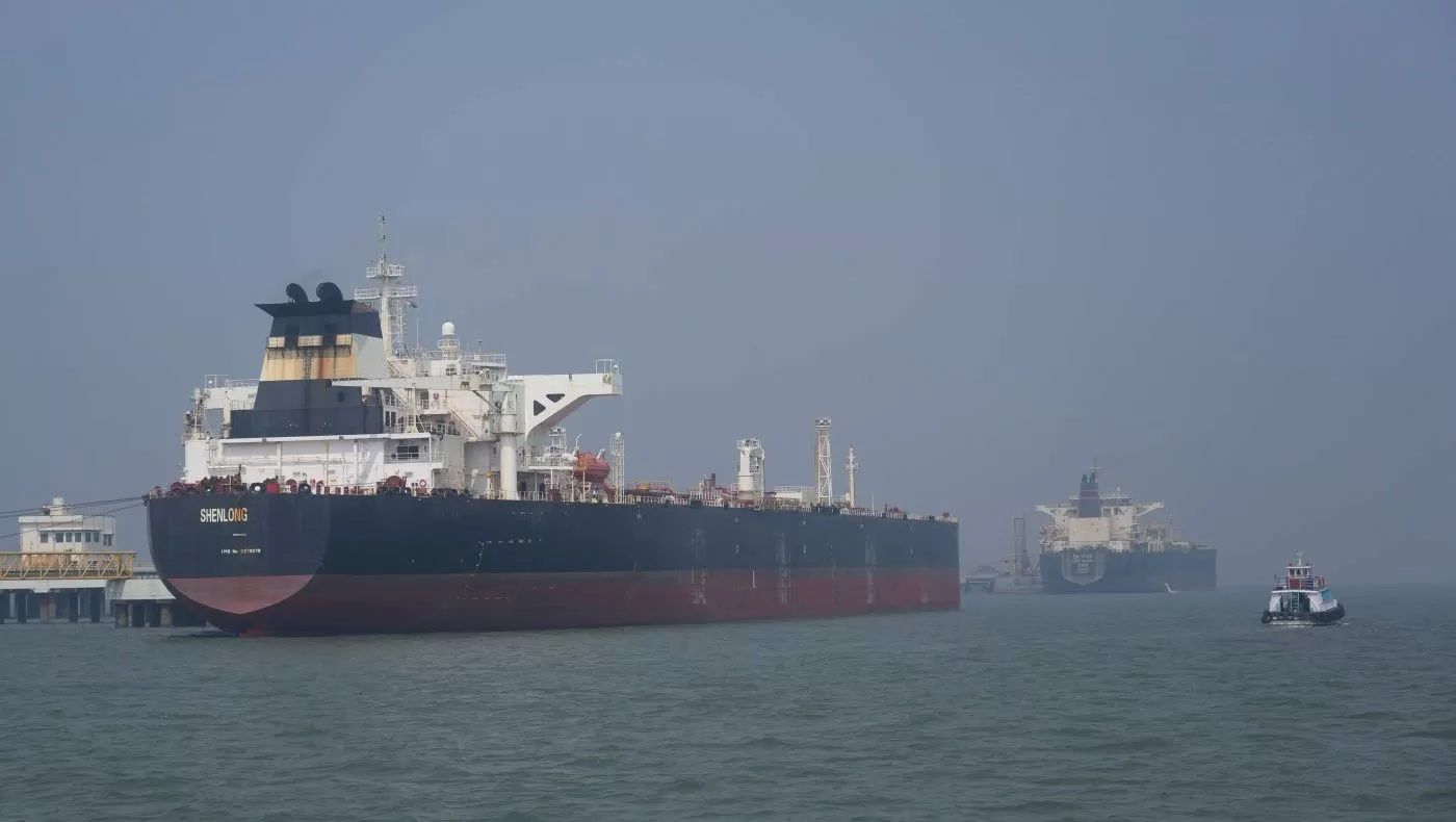 White House defends oil price whiplash