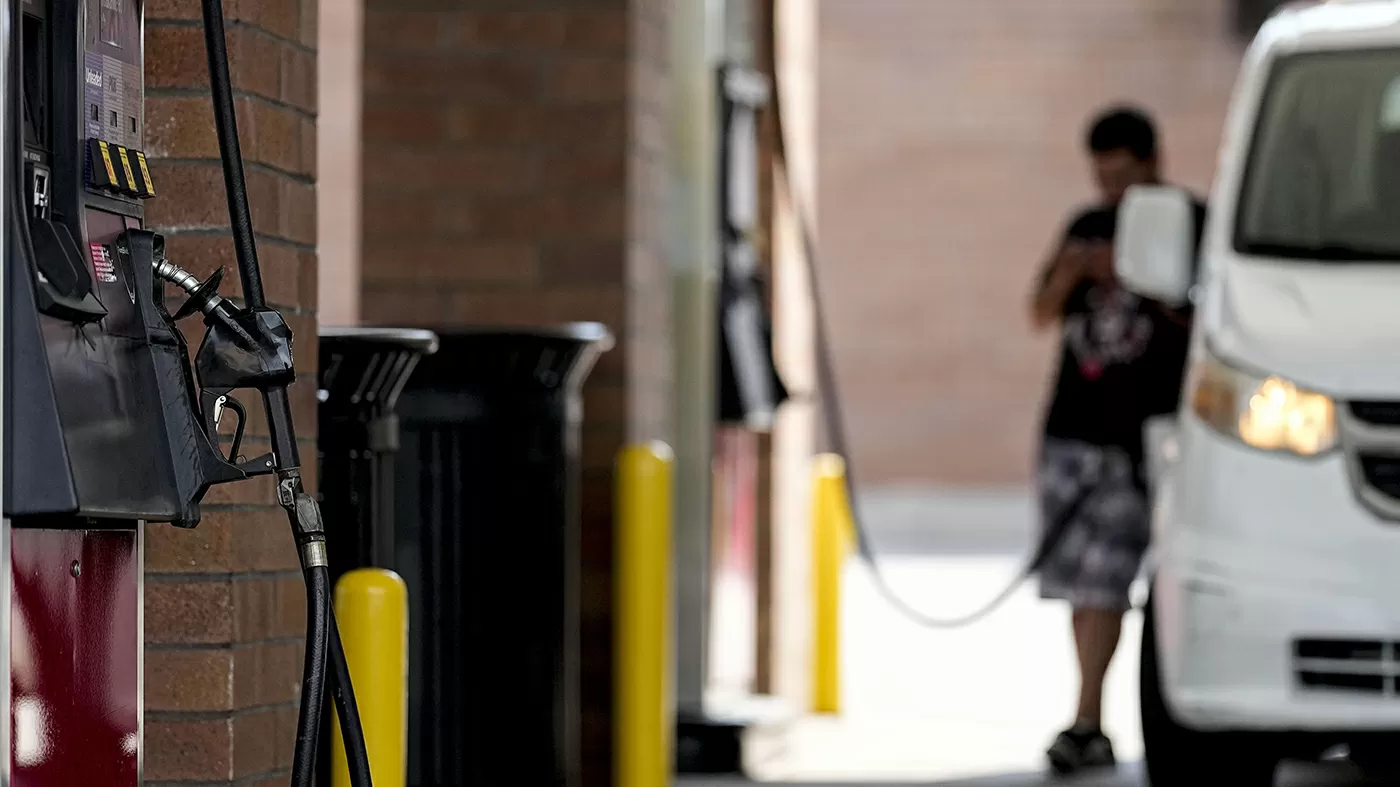 Kemp signs bill suspending Georgia state gas tax amid Iran war price spike