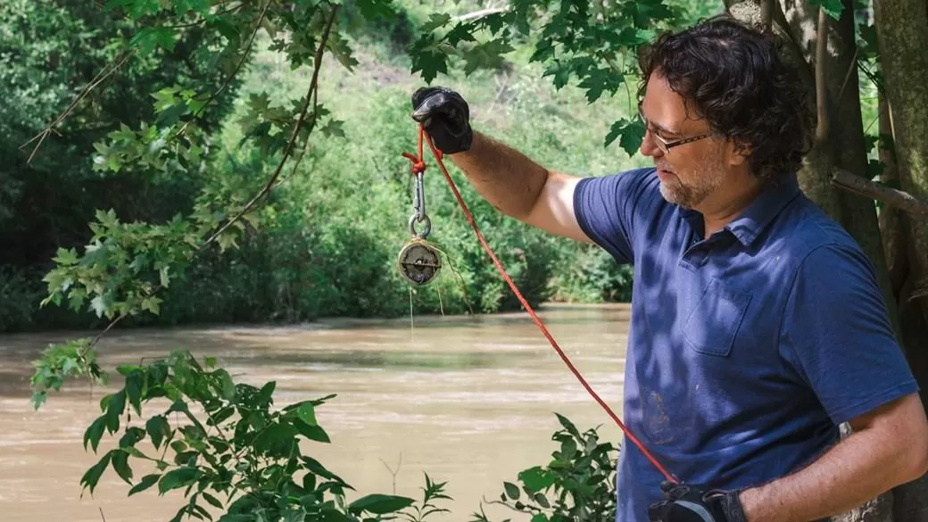 What is magnet fishing?