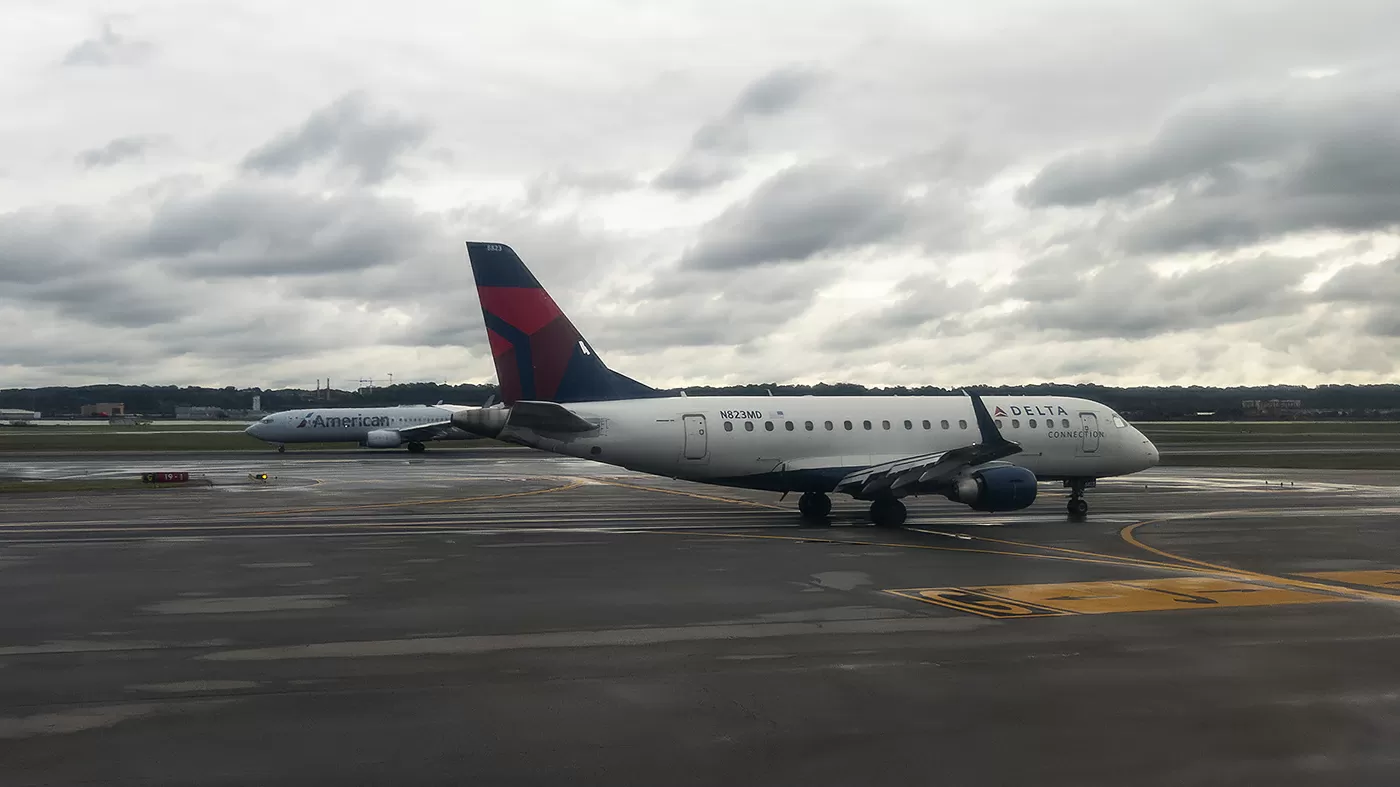 3,000 flights canceled as eastern US braces for high winds, tornadoes