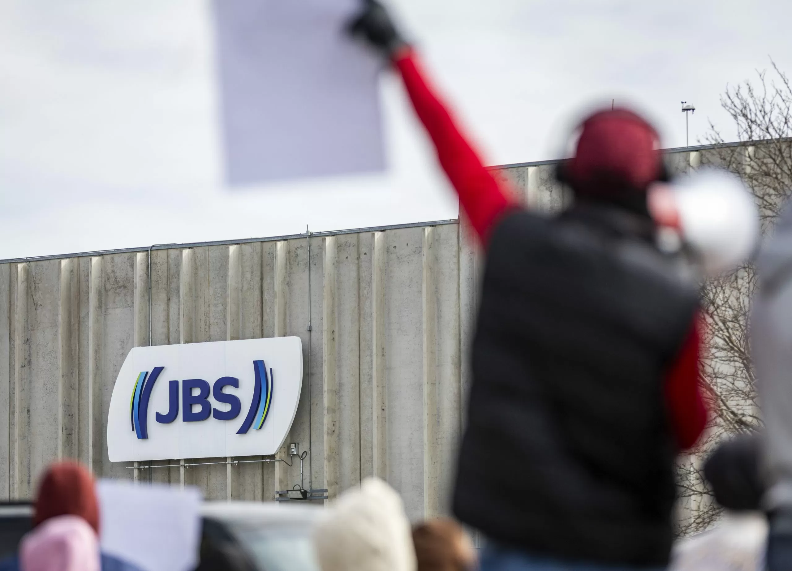 Immigrant workers launch largest US meatpacking strike in 40 years
