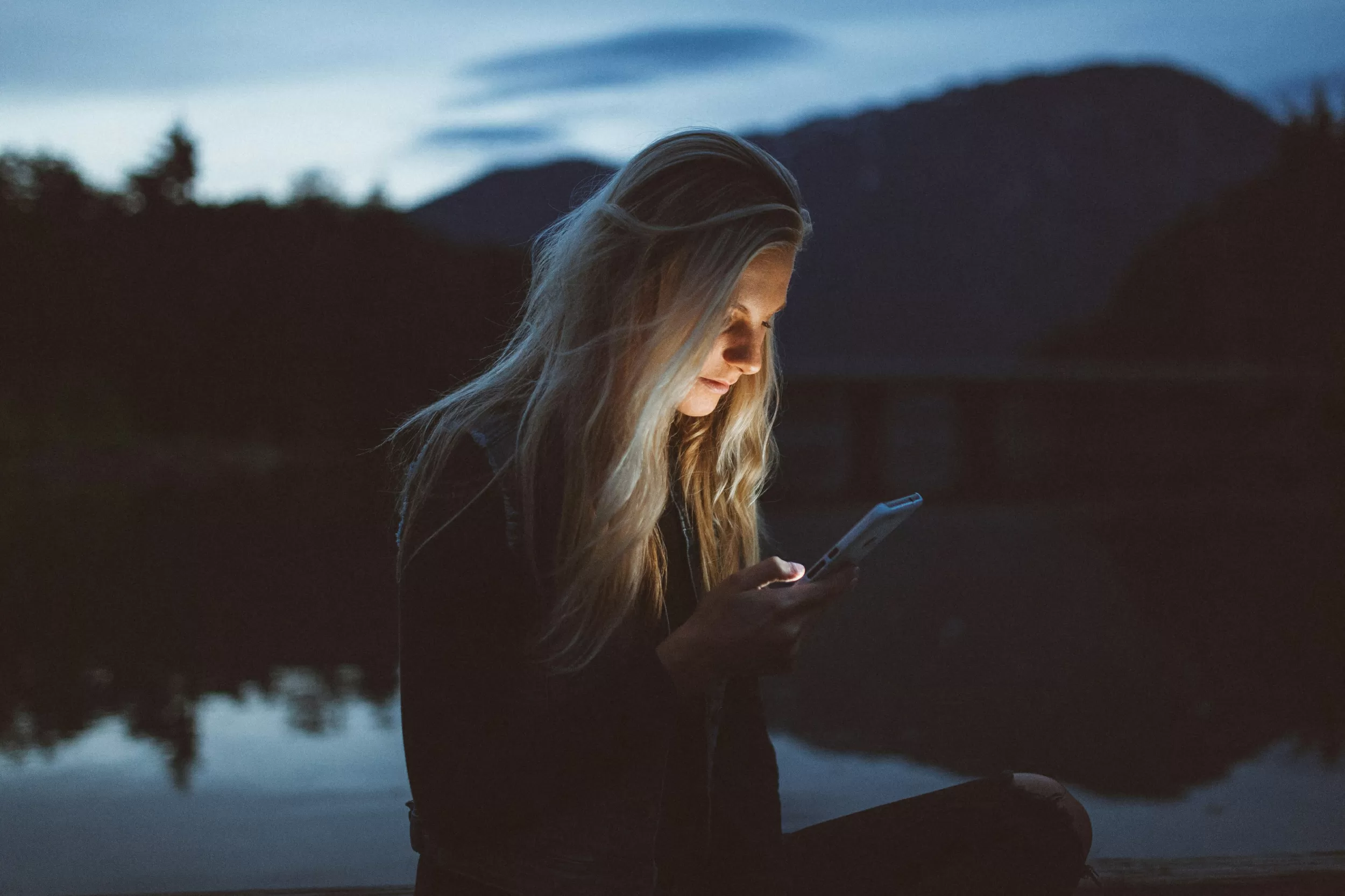 How Blue Light From Screens Disrupts Your Sleep Cycle and Melatonin Production